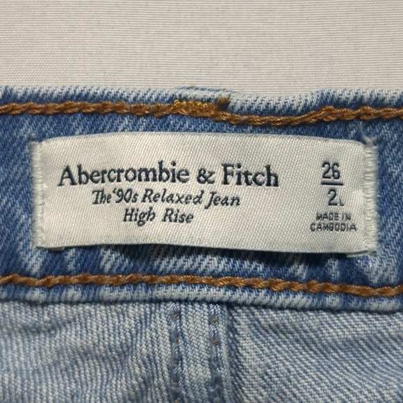 Abercrombie & Fitch The 90s Relaxed Jean High Rise Light Wash Blue Denim 26/2 - Picture 4 of 12